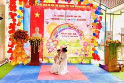 Hoà chung không khí tưng bừng và rộn ràng của ngày hội “Toàn dân đưa trẻ đến trường”. Sau một thời gian luyện tập của cô và trò mặc dù có một số cháu vừa mới đến trường còn rụt rè, nhút nhát nhưng với sự nhiệt huyết và đầy trách nhiệm của các cô đã dàn dựng nên những tiết mục văn nghệ đặc sắc? ☘Cùng ngắm nhìn lại những hình ảnh đẹp của #Trường #Mầm #Non #Bình #Khương trong “NGÀY HỘI ĐẾN TRƯỜNG CỦA BÉ” nhé!!! ? Xin chân thành cảm ơn sự quan tâm của lãnh đạo địa phương, hội cựu giáo chức và cá nhân cô Hà đã đến chúc mừng năm học mới của cô và trò trường MN Bình Khương. ☘ Ngày mai, ngày 06/9/2023, các cháu học bán trú tại trường! Hẹn gặp lại các bạn❤️